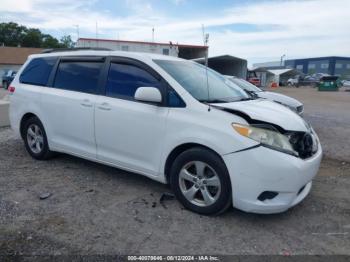  Salvage Toyota Sienna