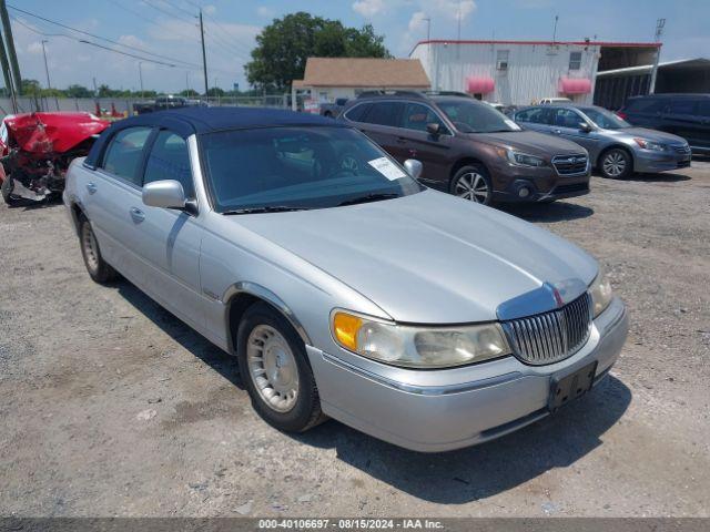  Salvage Lincoln Towncar