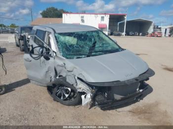  Salvage Kia Carnival