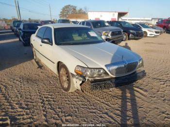  Salvage Lincoln Towncar