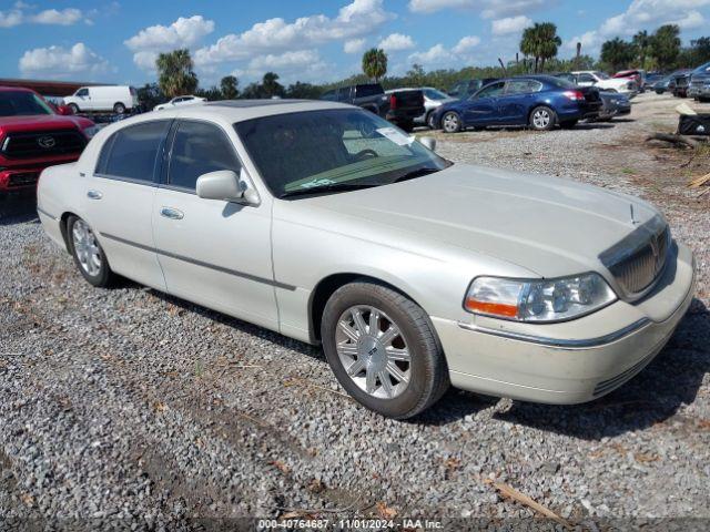  Salvage Lincoln Towncar