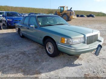  Salvage Lincoln Towncar