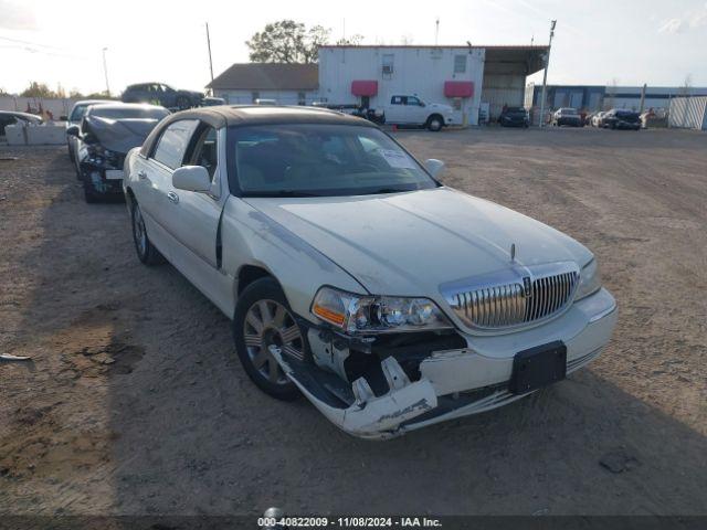  Salvage Lincoln Towncar