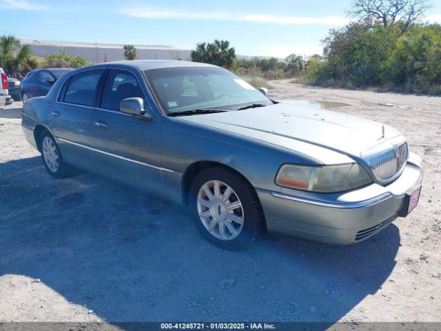  Salvage Lincoln Towncar