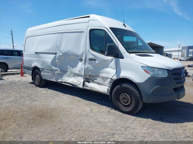  Salvage Mercedes-Benz Sprinter 2500