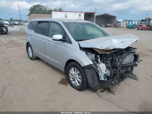  Salvage Kia Sedona