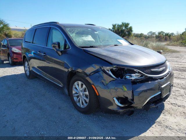  Salvage Chrysler Pacifica