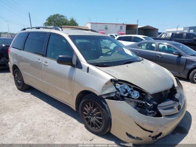  Salvage Toyota Sienna