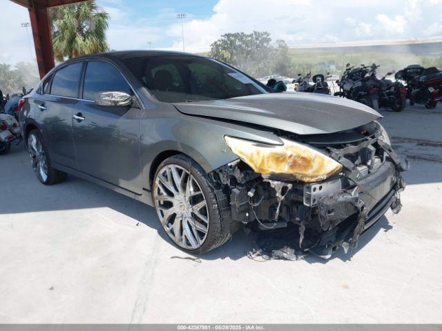  Salvage Nissan Altima