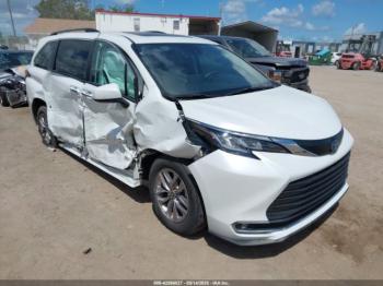  Salvage Toyota Sienna