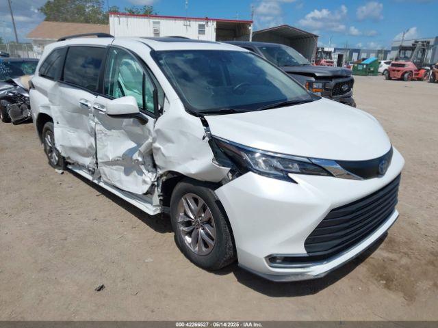  Salvage Toyota Sienna