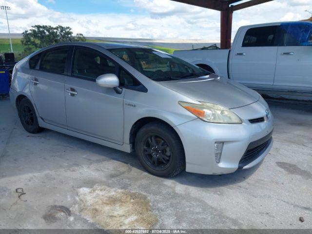  Salvage Toyota Prius