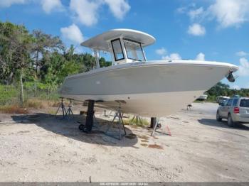  Salvage Robalo 272r