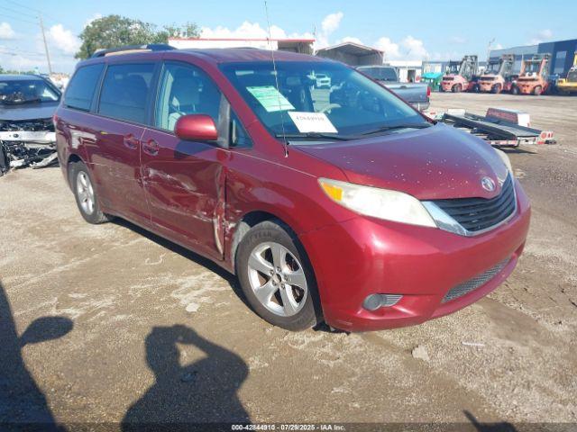  Salvage Toyota Sienna