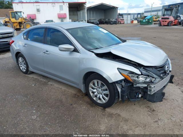  Salvage Nissan Altima