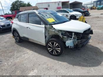  Salvage Nissan Kicks