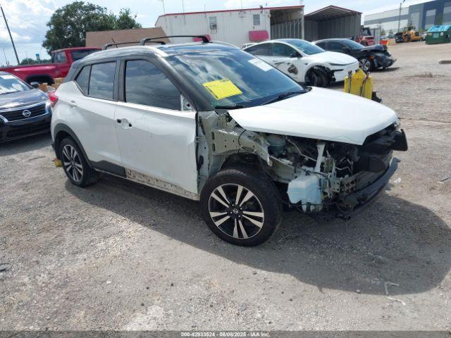  Salvage Nissan Kicks