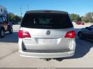 Volkswagen Routan Se Image 16