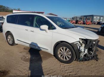  Salvage Chrysler Pacifica