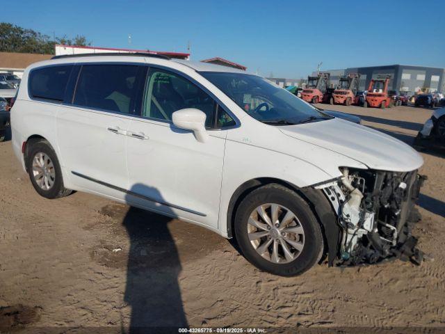  Salvage Chrysler Pacifica