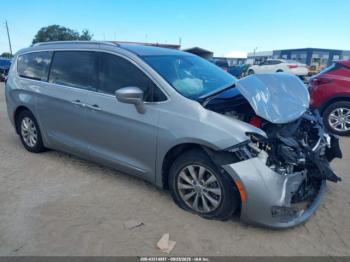  Salvage Chrysler Pacifica