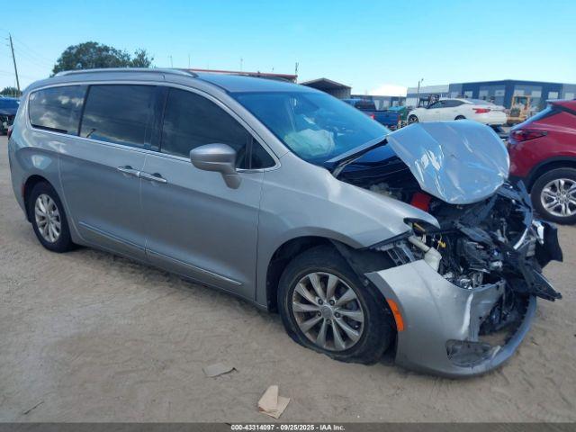  Salvage Chrysler Pacifica