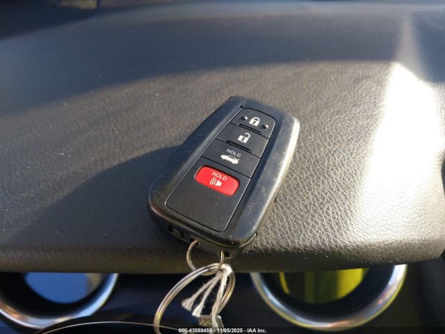 Toyota Camry Se Image 11