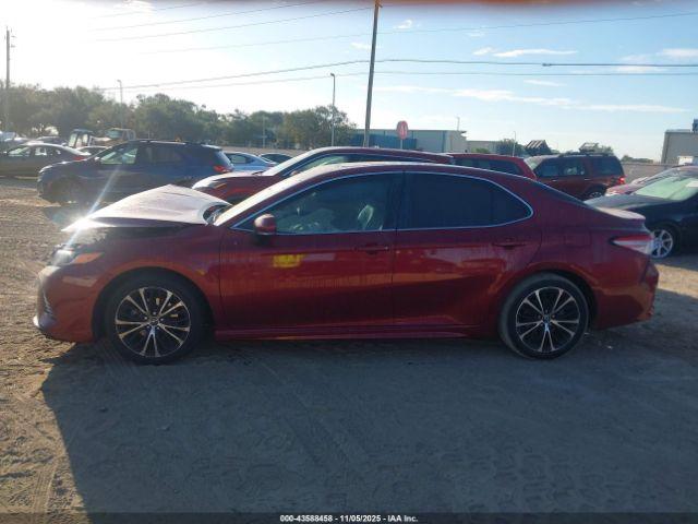 Toyota Camry Se Image 16