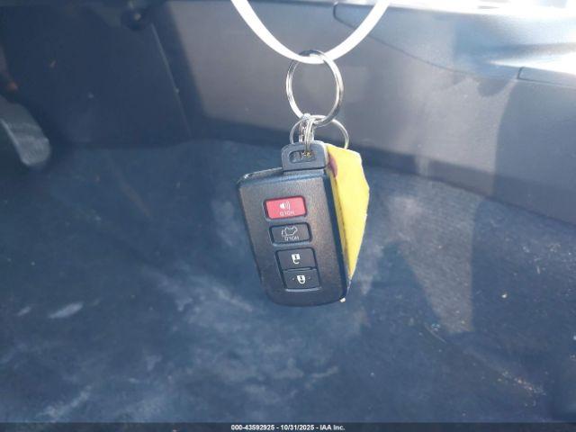 Toyota RAV4 Limited Image 12