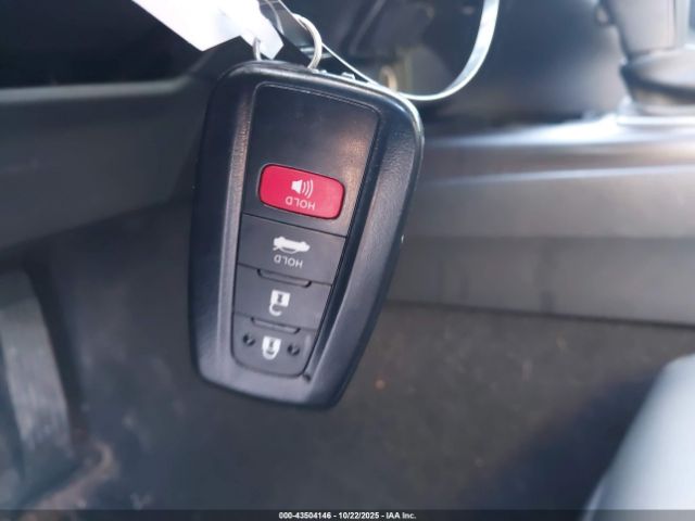 Toyota Camry Se Image 11