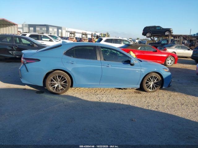 Toyota Camry Se Image 16