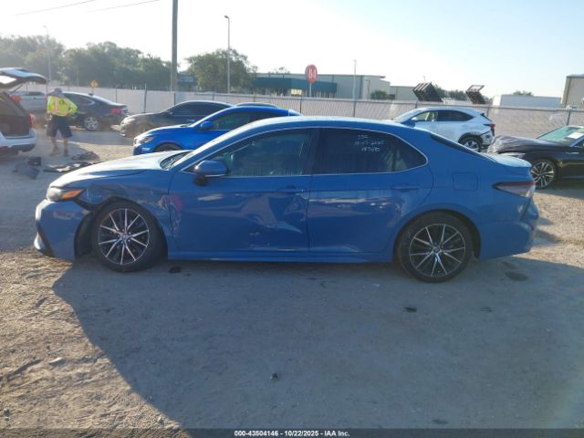 Toyota Camry Se Image 8