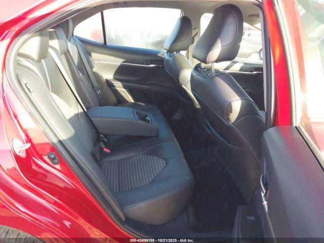 Toyota Camry Se Image 11