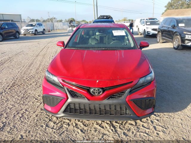 Toyota Camry Se Image 8