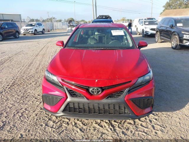 Toyota Camry Se Image 8