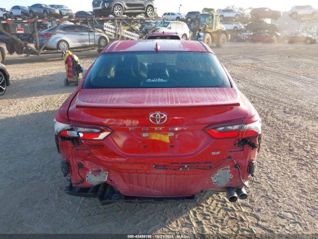 Toyota Camry Se Image 7