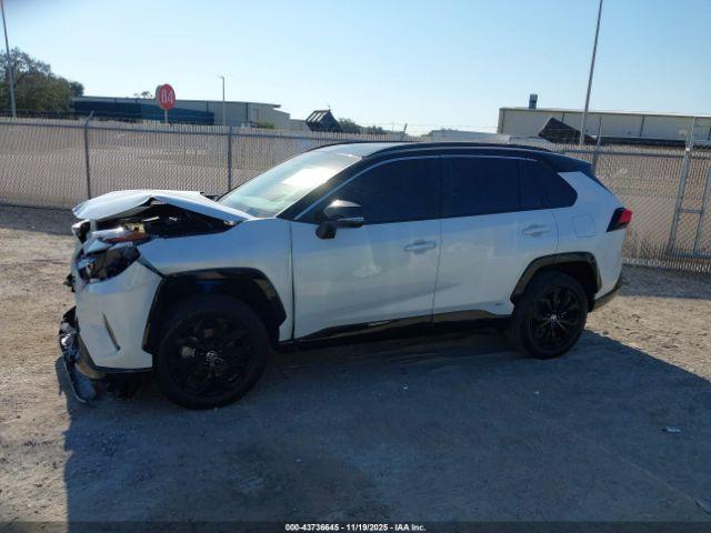 Toyota RAV4 Xse Image 12