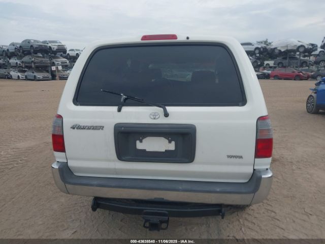 Toyota 4Runner Image 13