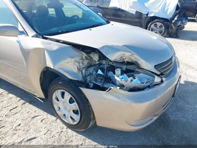 Toyota Camry Le Image 16