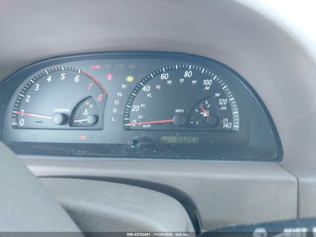 Toyota Camry Le Image 8