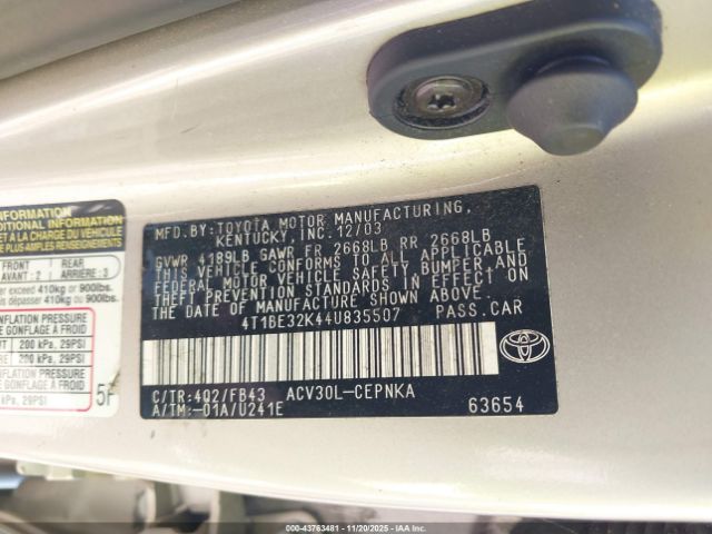 Toyota Camry Le Image 4