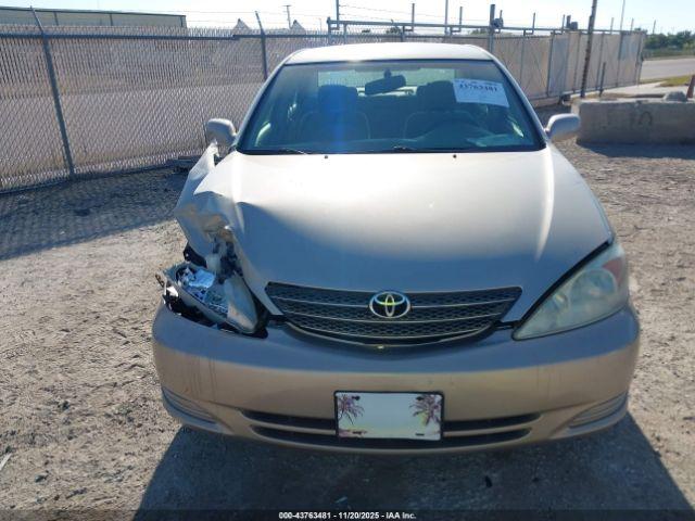 Toyota Camry Le Image 14