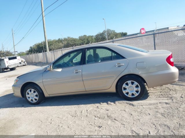 Toyota Camry Le Image 12