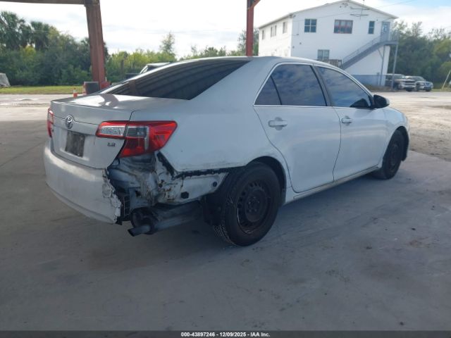 Toyota Camry Le Image 20