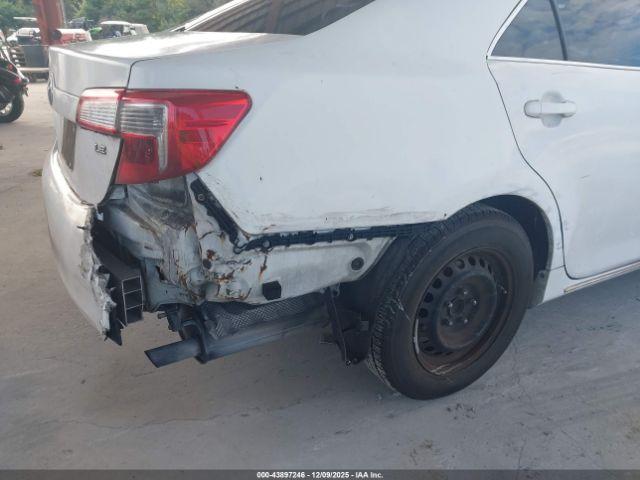 Toyota Camry Le Image 11