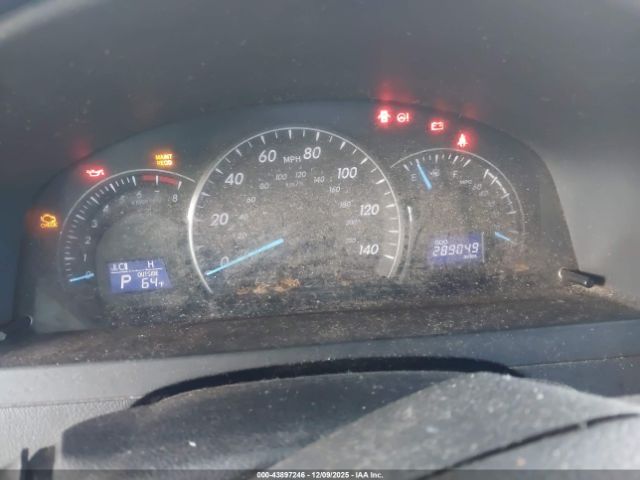 Toyota Camry Le Image 7