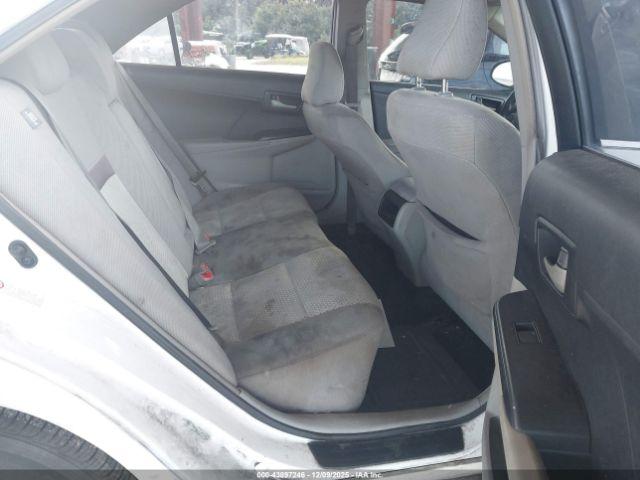 Toyota Camry Le Image 10