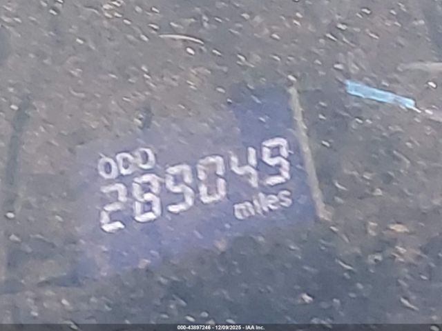 Toyota Camry Le Image 14