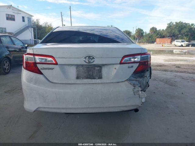 Toyota Camry Le Image 15