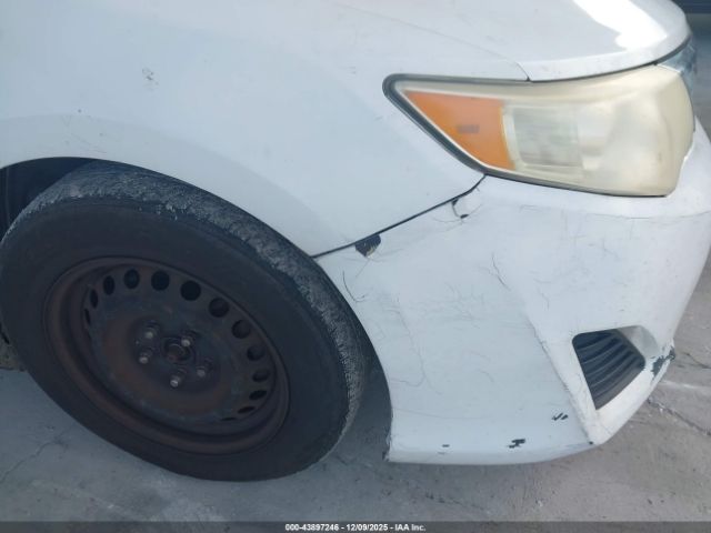 Toyota Camry Le Image 5